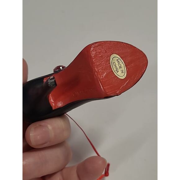 Shoe Ornament Figurine Black Leopard Red Bottom Heel 2" Resin KSA, inc. - Picture 6 of 8